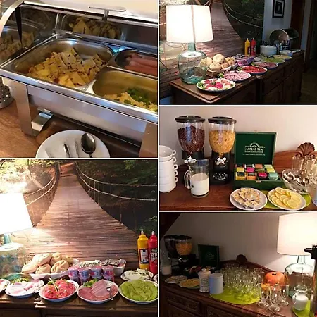 Poranna Rosa Bed & Breakfast 4*